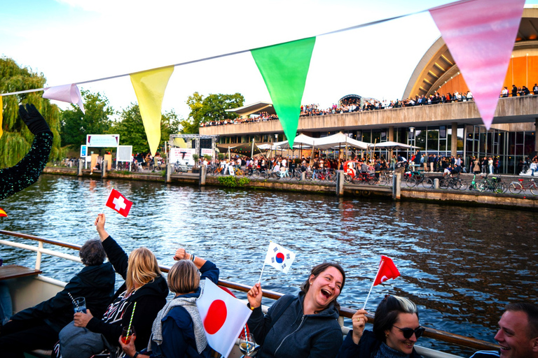 Berlin: 2-Hour Spree Cruise with Drag Queen & Sightseeing