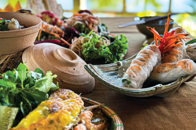 Hoi An: Local Market, Basket Boat Ride & Cooking Class Tour Market Tour, Basket Boat Ride, & Cooking Class (No Pickup)