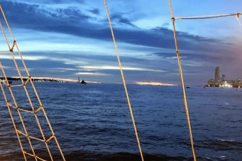 Atardecer por la bahía en Barco Phantom