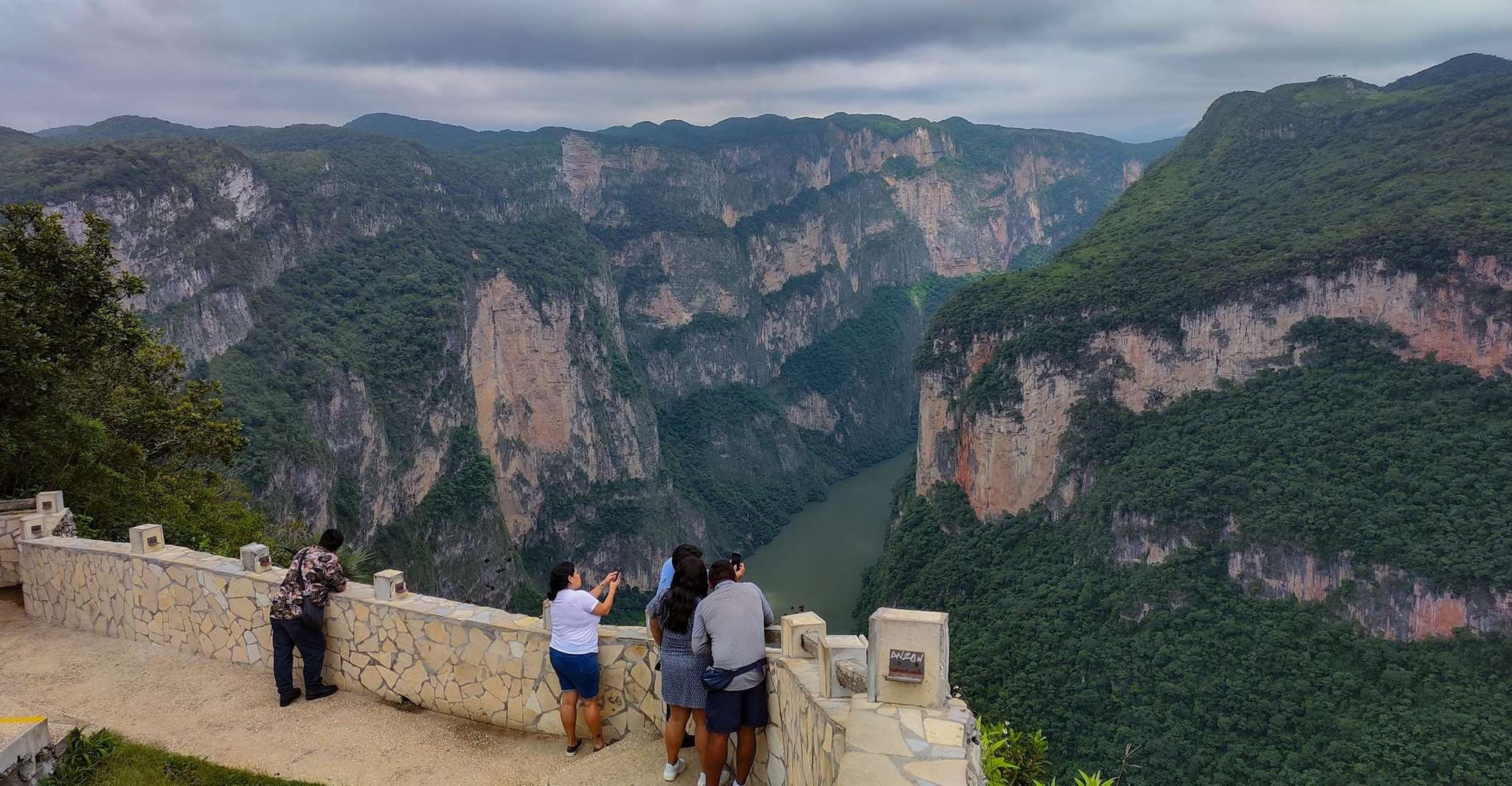 Tuxtla Gutierrez, Sumidero, Chiapa de Corzo and Miradores - Housity