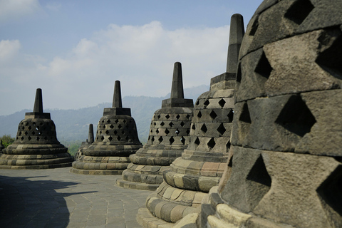 Borobudur soluppgång från Setumbu, Merapi och Prambanan TourPrivat transport Exklusive Alla inträdesbiljetter