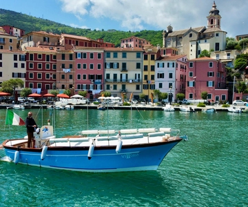 La Spezia: tour en barco de día completo por Cinque Terre y Portovenere