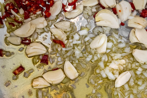 Chef Led Porto Market Tour & Portuguese Tapas Class + Wine