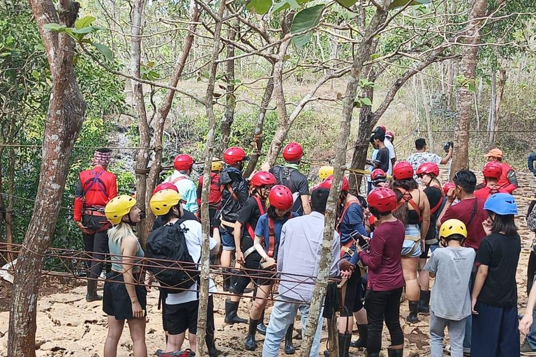 Tour de 1 día por la cueva de Jomblang y la playa de Timang.