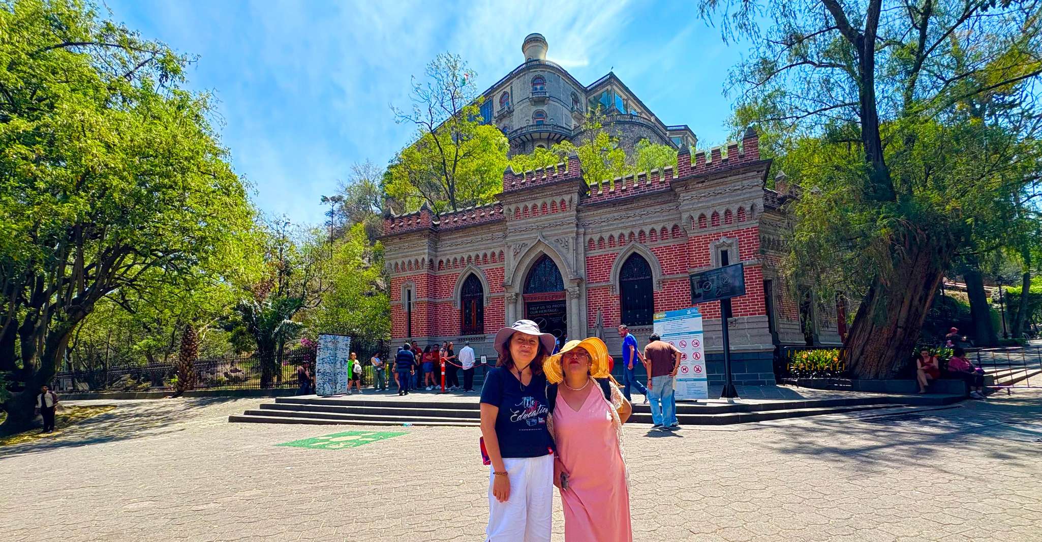 Mexico City: Chapultepec Castle and Forest Guided Tour