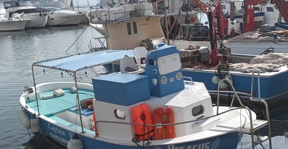 Naples: Posillipo Coast Snorkeling Cruise with Food & Drinks
