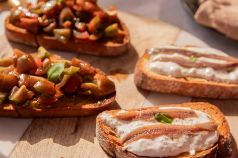 Prywatna degustacja wina z widokiem na Sagrada Familia i posiłkiem tapas