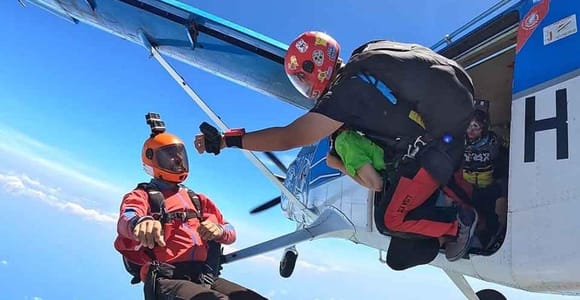 Pattaya-Bangkok: 13,000-Foot Tandem Skydive with Ocean Views