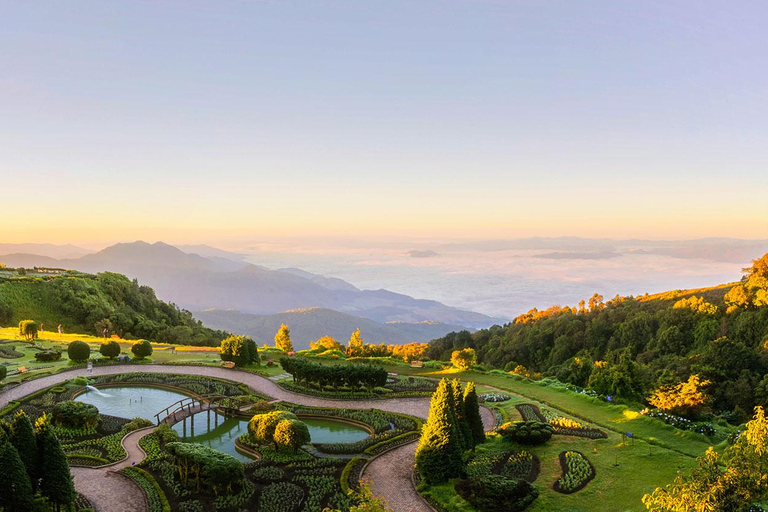 Chiang Mai: Excursión a Doi Inthanon y Santuario de ElefantesServicio de recogida del hotel