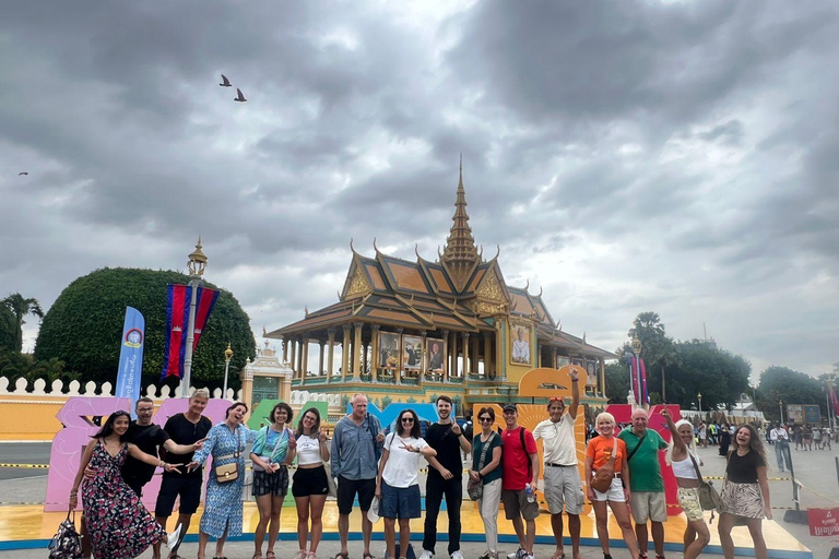 Phnom Penh: Hidden Gems Walking Tour with Local Guide