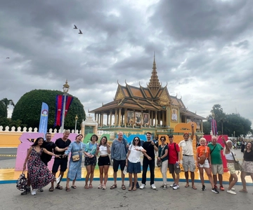 Phnom Penh: Hidden Gems Walking Tour with Local Guide