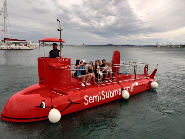 Visit Split 45-minute Semi-Submersible Submarine Trip in Isola di Brač
