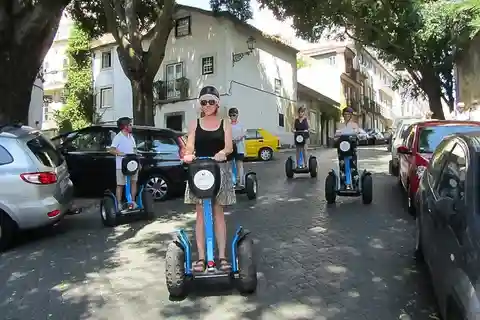 Lisbon: Streets of Alfama Private Segway Tour 1.5hour