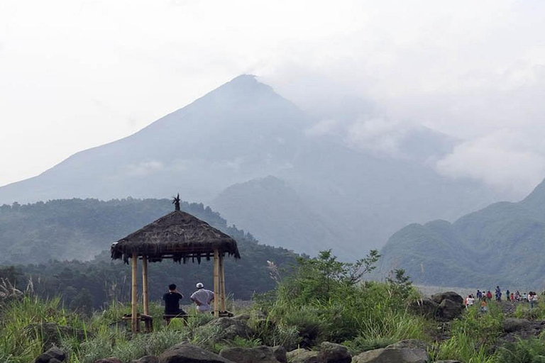 Yogyakarta: 5-Day Dieng Plateau Tour with Jeep Ride The Beauty of Yogyakarta and Dieng Plateau 5D4N Tour Package