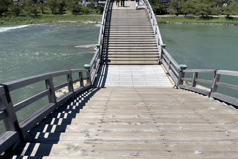 Kintai-Kyo Bridge and Iwakuni Castle with local guide 3h Jan 2025 Iwakuni