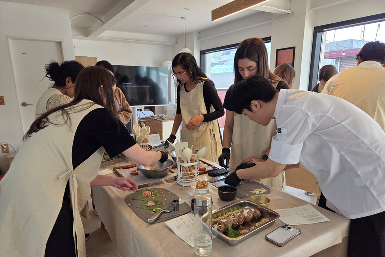 Seoul: Cooking Class and Tour with Michelin-Trained Chef