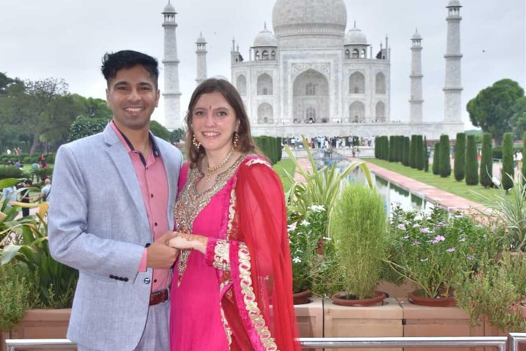 Dagsutflykt till Taj Mahal i en SUV-bil med alternativ.Dagsutflykt till Taj Mahal i en SUV-bil + guide
