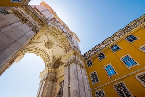 Visit the centre of Lisbon. Small group. Follow the guide..
