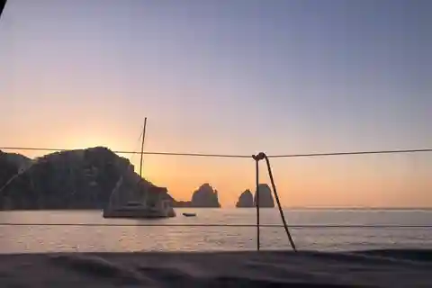 Ab Positano: Capri Sunset Bootstour mit Aperitif