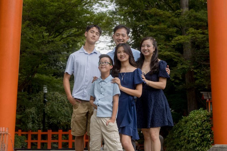 Kyoto: Gion Family Photoshoot with Local Photographer Option 2 – 4 Hours | Two Areas
