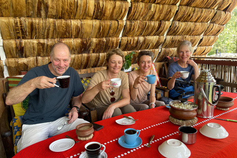Arusha: Kaffeefarm-Tour mit Verkostung der lokalen Küche