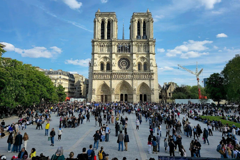 Notre-Dame: Highlights im Inneren mit FührungIntim: Führung außen und innen + Bootsfahrt