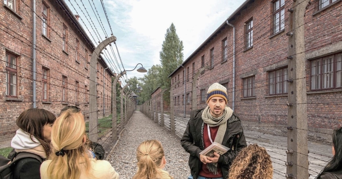 De Cracóvia: Visita guiada a Auschwitz-Birkenau e serviço de busca no ...