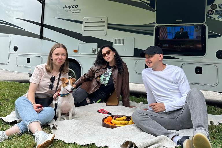 Passeio de vinho pelas Cataratas do Niágara saindo de Toronto em um trailer - MotorhomeVinho e maravilhas: Excursão às Cataratas do Niágara saindo de Toronto