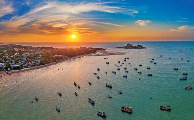 From Ho Chi Minh: Mui Ne Beach & See The Beautiful Sunset