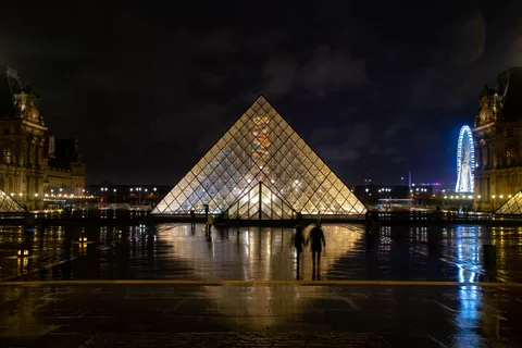 Paris: Private Louvre Night Tour & Highlights - Late Opening