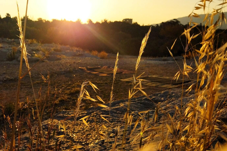 Mityczna joga i medytacja w Atenach o wschodzie i zachodzie słońcaAkropol w Atenach Mityczna joga i medytacja Wschód i zachód słońca