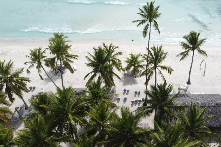 蓬塔卡纳：绍纳岛之旅 • 双体船和海滩午餐