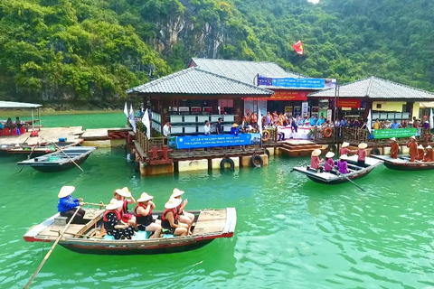 Ha Long 1 dzień - mała grupa i kajakRejs do zatoki Ha Long rozpoczyna się w porcie Tuan Chau.