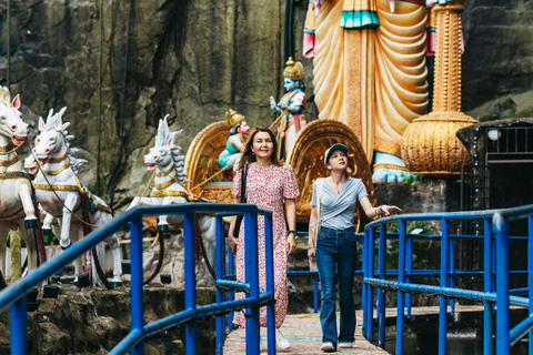 Kuala Lumpur: tour al atardecer por las cuevas de Batu con cena en hoja de plátanoTour compartido con recogida en el hotel