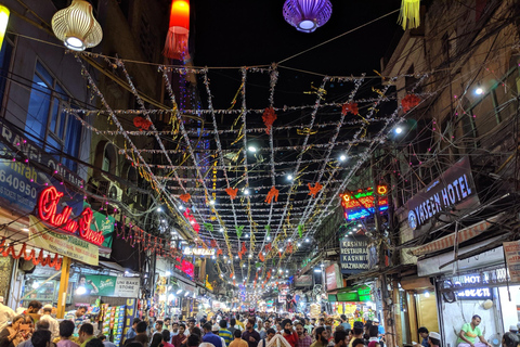 Delhi : Visite des bidonvilles d'Old Delhi en métro ou en voitureCircuit en voiture avec prise en charge et retour à l'hôtel