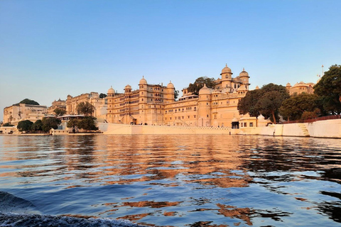 Udaipur Hele of halve dag stadsrondleiding met gidsGids met trefpunt