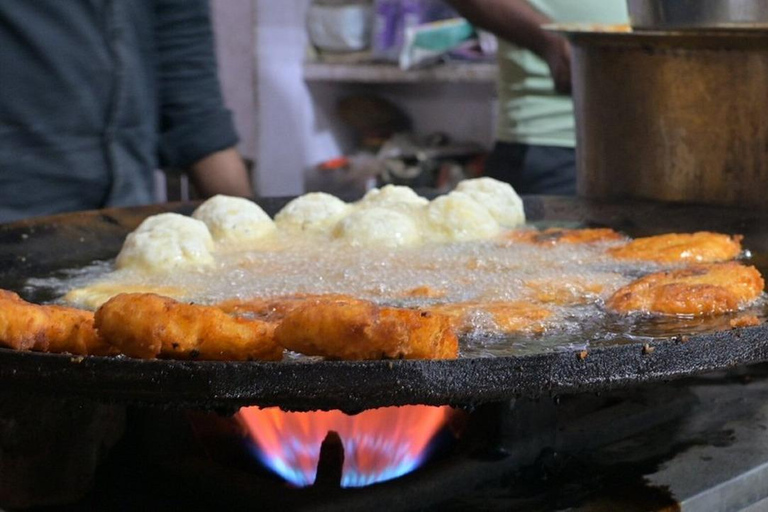 Jaipur: Evening Heritage Walk, Music with Food & Markets Small Group Evening Walk with Food & Markets