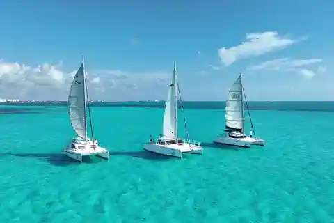 Excursão de Catamarã Premium a Isla Mujeres com serviço de busca no hotel