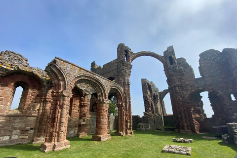 Edinburgh: Bamburgh Castle, Northumberland en Alnwick Trip