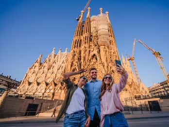 Gaudí's Artworks: Pedrera & Sagrada Família exclusive Tour