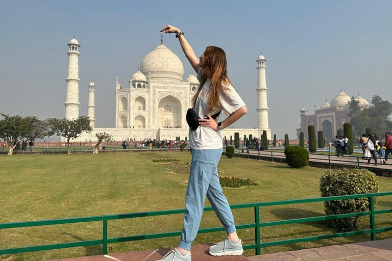 Delhi: Premiere Day Taj Mahal and Fatehpur Sikri Tour by Car