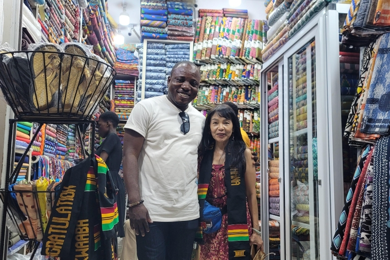 Accra : Visite du Ghana et fabrication de batik et de teinturesAccra -Ghana : visite guidée d'une demi-journée du tissu ghanéen