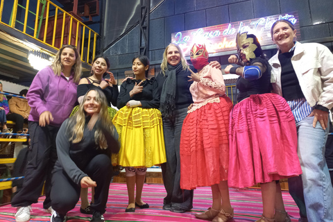 Desde La Paz: Tour guiado a la Sala de Arte Cholitas y show Lucha libre