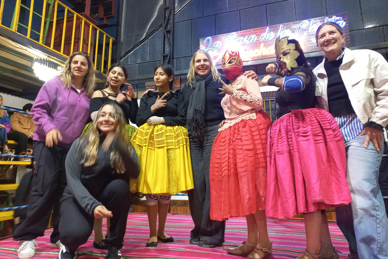 Desde La Paz: Tour guiado a la Sala de Arte Cholitas y show Lucha libre