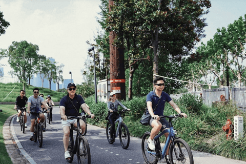 Shanghai Half-Day Bike Tour along East Bank of Huangpu River