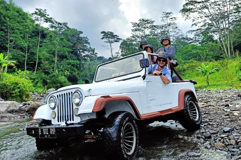 Passeio de jipe com tração nas quatro rodas pelo vulcão Merapi saindo de YogyakartaExcursão de um dia de jipe ao vulcão Merapi