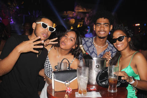 Punta Cana: Maroca VIP Table Service with Bottle & Transport