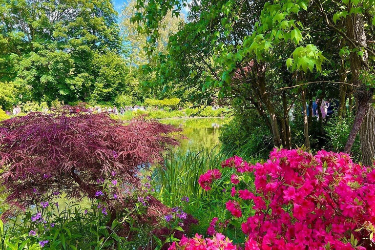 Private Tour Paris: Étretat Cliffs & Monet’s Gardens + Gift Premium Minivan (Up to 6 Guests)