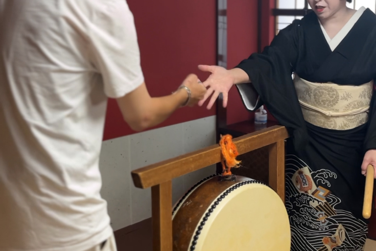 Kanazawa: Geisha Performance with Dinner and Drinks