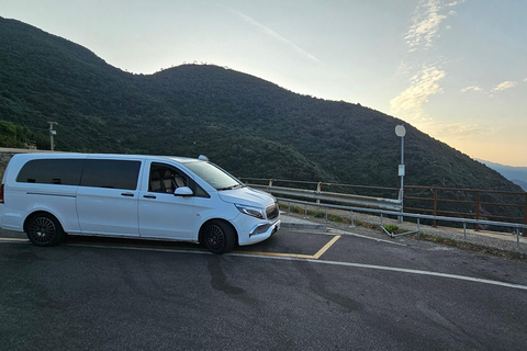 Cinque Terre: Minivan Private Tour Cinque Terre: Monterosso private minivan tour 8h